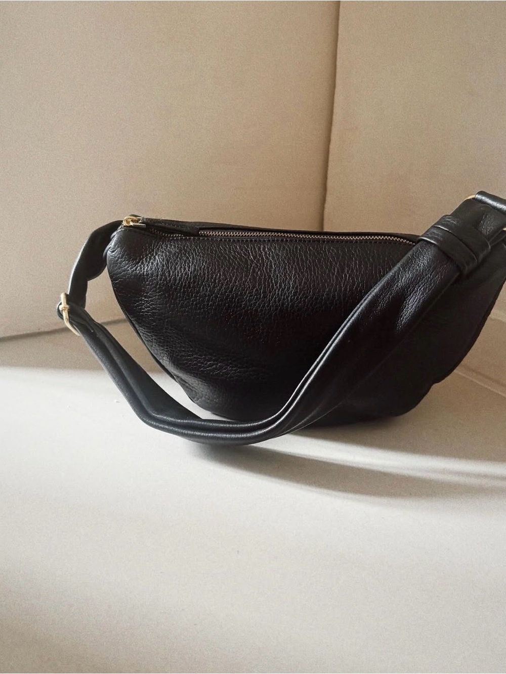 CLHEI ‘Bow’ Leather Bag (color: Black, hardware: bronze & silver)